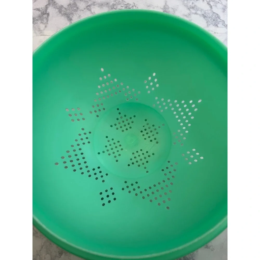 Tupperware vintage colander